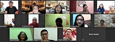 Peserta Ibadat  mendoakan Alm.ibu Laurensia Sulistiyo Ibunda Ibu Lusi) di Jayapura--